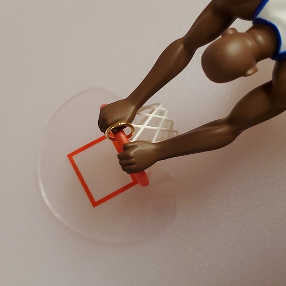 Shaquille O'Neal Hallmark Keepsake Ornament 1st in the 'Hoop Stars' @1995 card - Picture 11 of 12